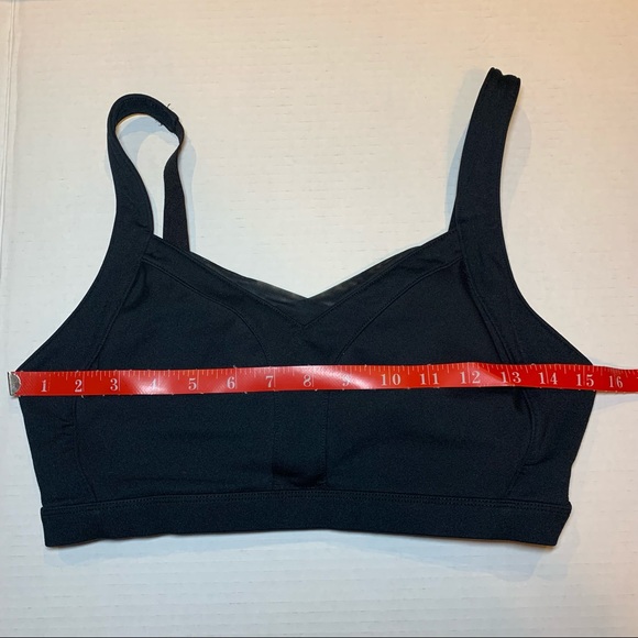 Med Fabletics black V neck sports bra - Picture 4 of 12